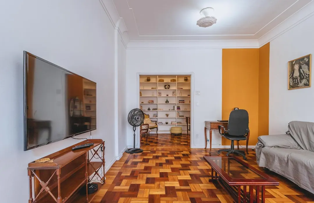 Amplo Apartamento - 3 Quartos - 1 min da praia-1